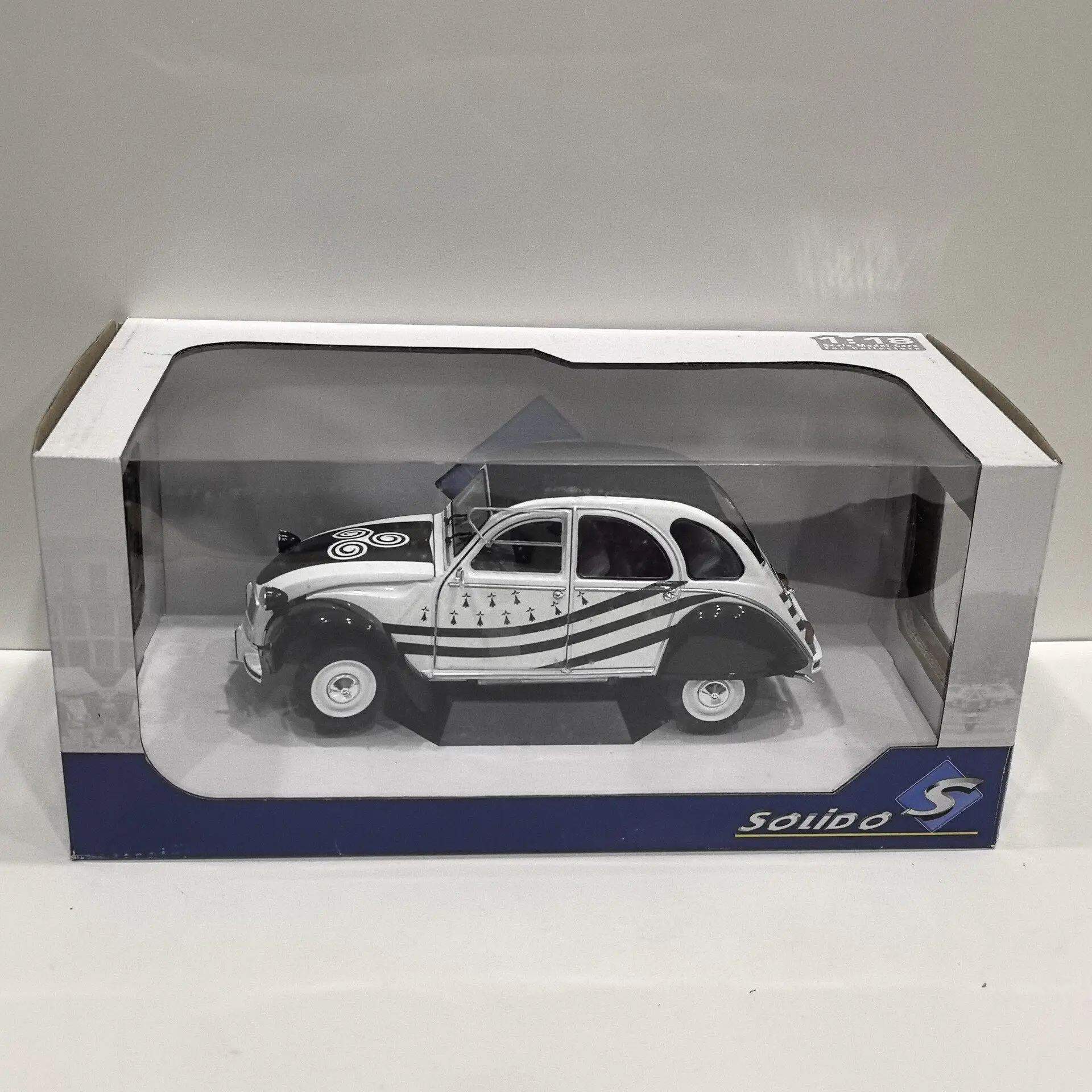 modelo-de-coche-de-aleacion-citroen-2cv6-a-escala-1-18-de-diecast-solido