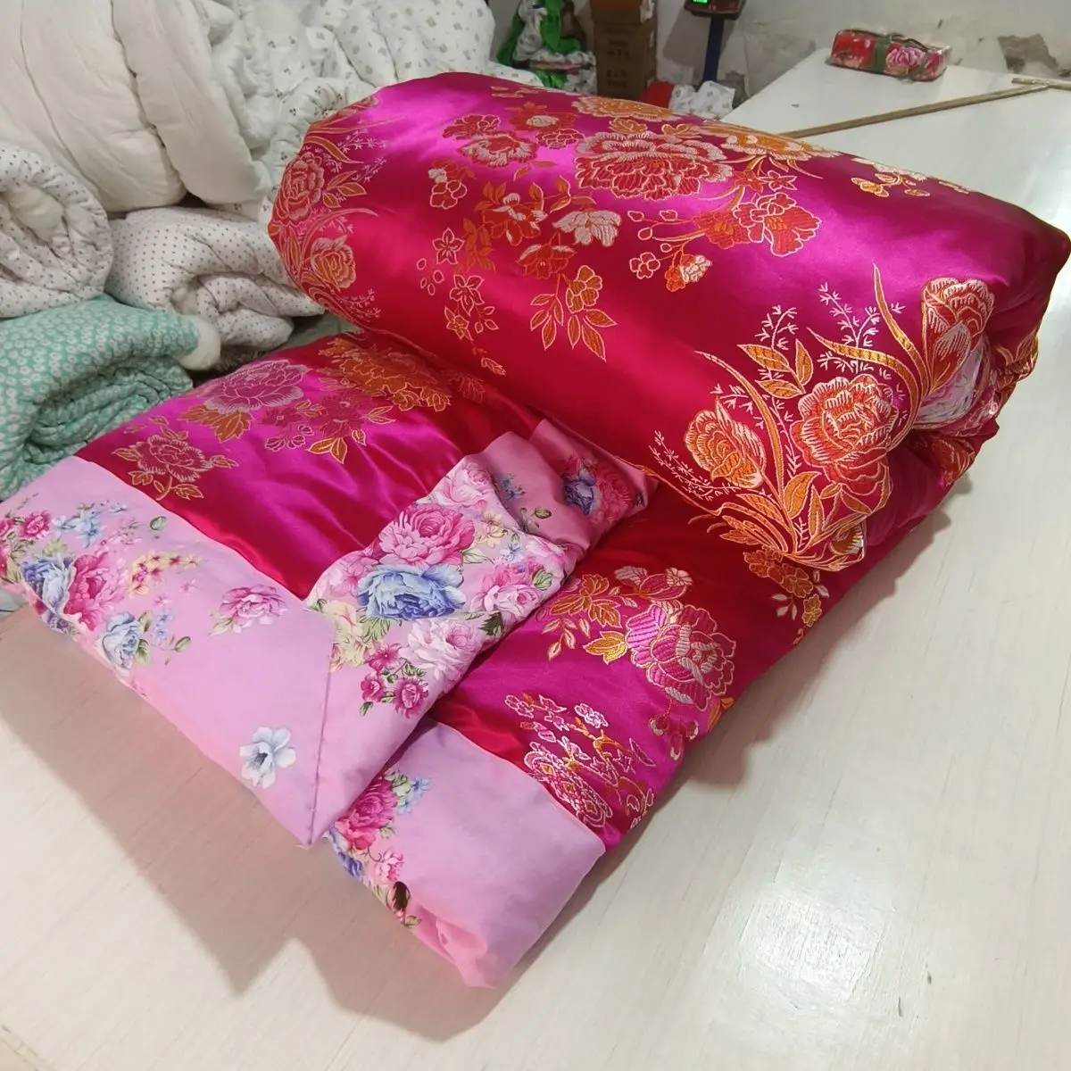 

No cotton filling Glossy satin silk cover with single-sided zipper Ice cool floral print bedspread home bedding
