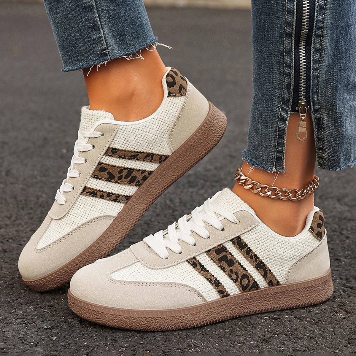 2026 Herbst Damenmode Wildleder-Sneaker mit Doppelschnallen-Metalldetails Leichte Atmungsaktive Bequeme Freizeitschuhe – Detail 2