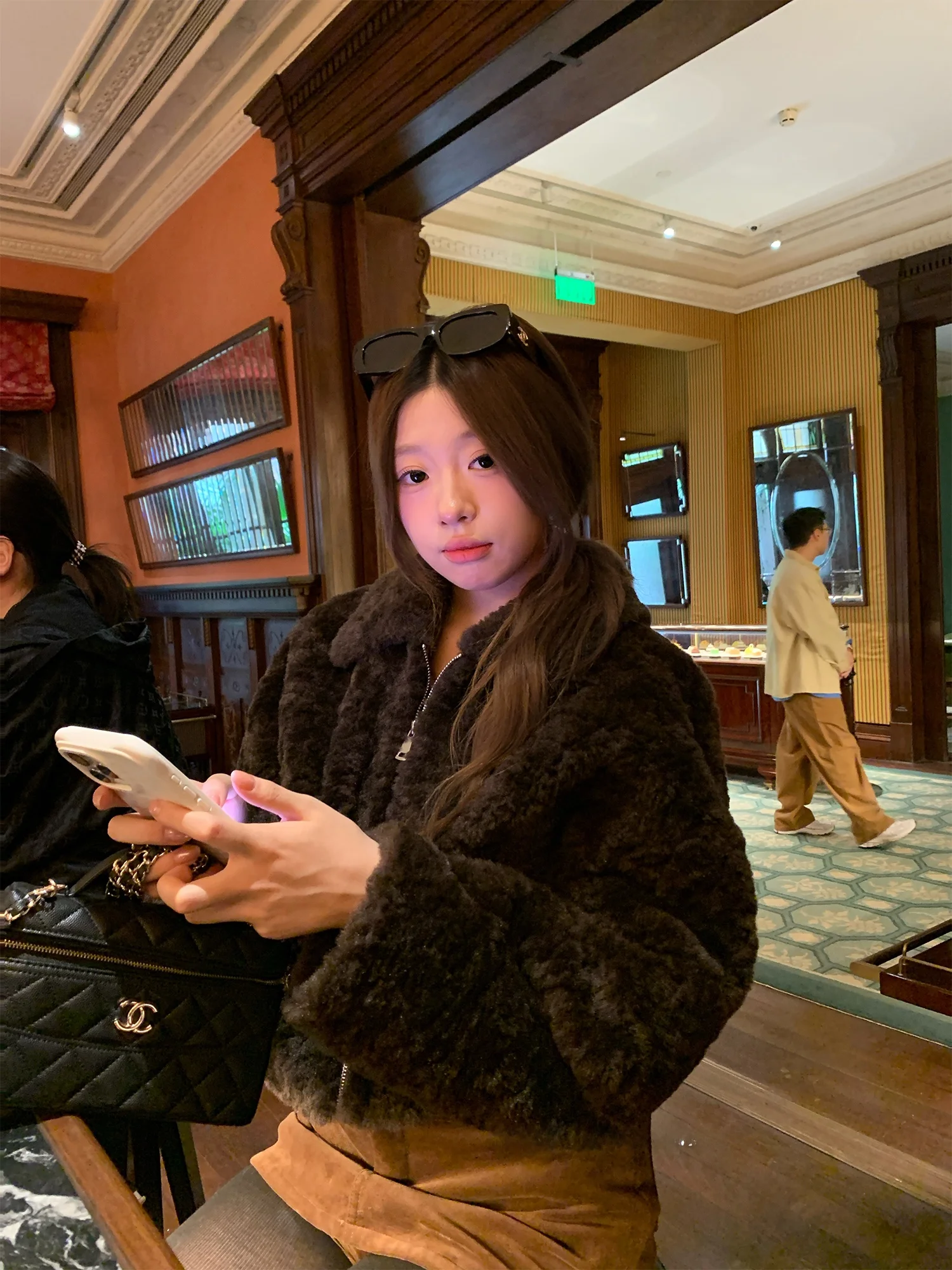 

Женская куртка OKJJ Brown Teddy из экологичного искусственного меха под овчину, утепленная, универсальный размер, однотонная