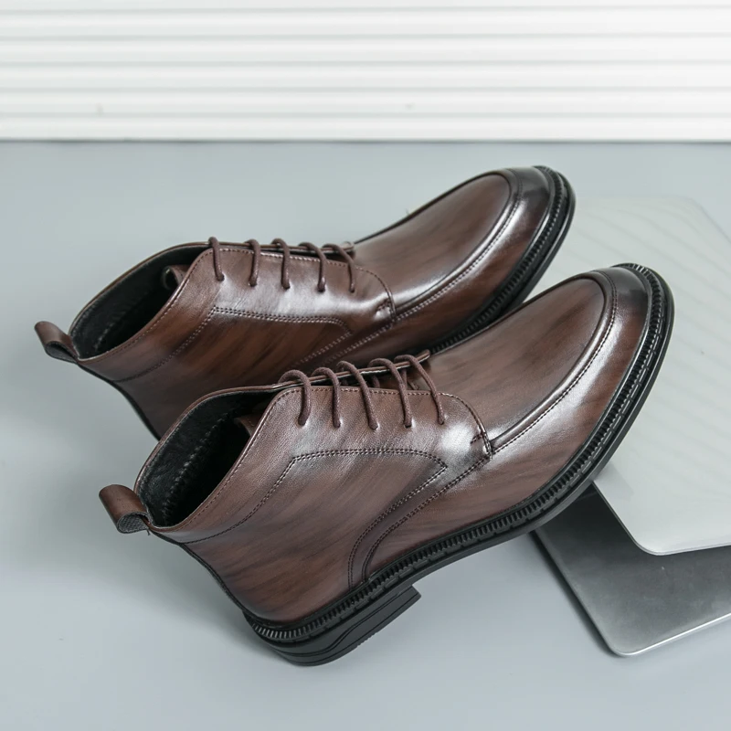 

Мужские высокие ботинки на низком каблуке. Удобные модные классические мужские повседневные ботинки на шнуровке.