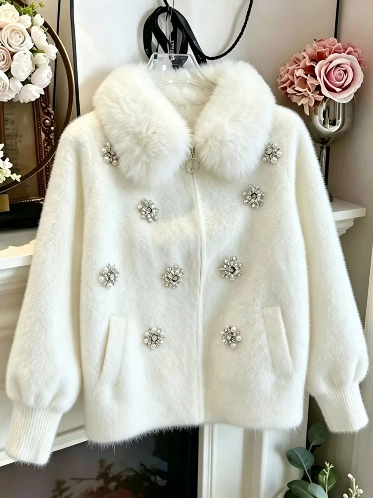 Luxuriöse Diamanten-Steppung Dicke Winterpullover Strickjacke mit Kunstpelzkragen Gestrickter Cardigan Mantel Damen Trend-Pullover