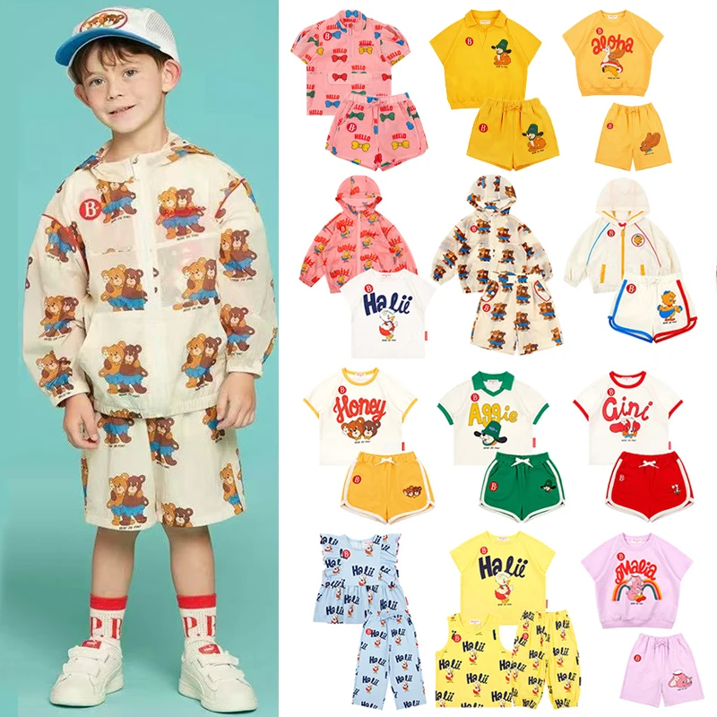

2025 New Children's Clothing Set Summer Girl Red Hooded Sunscreen Suit Beach Pants Set Printed Casual T-shirt Shorts Set