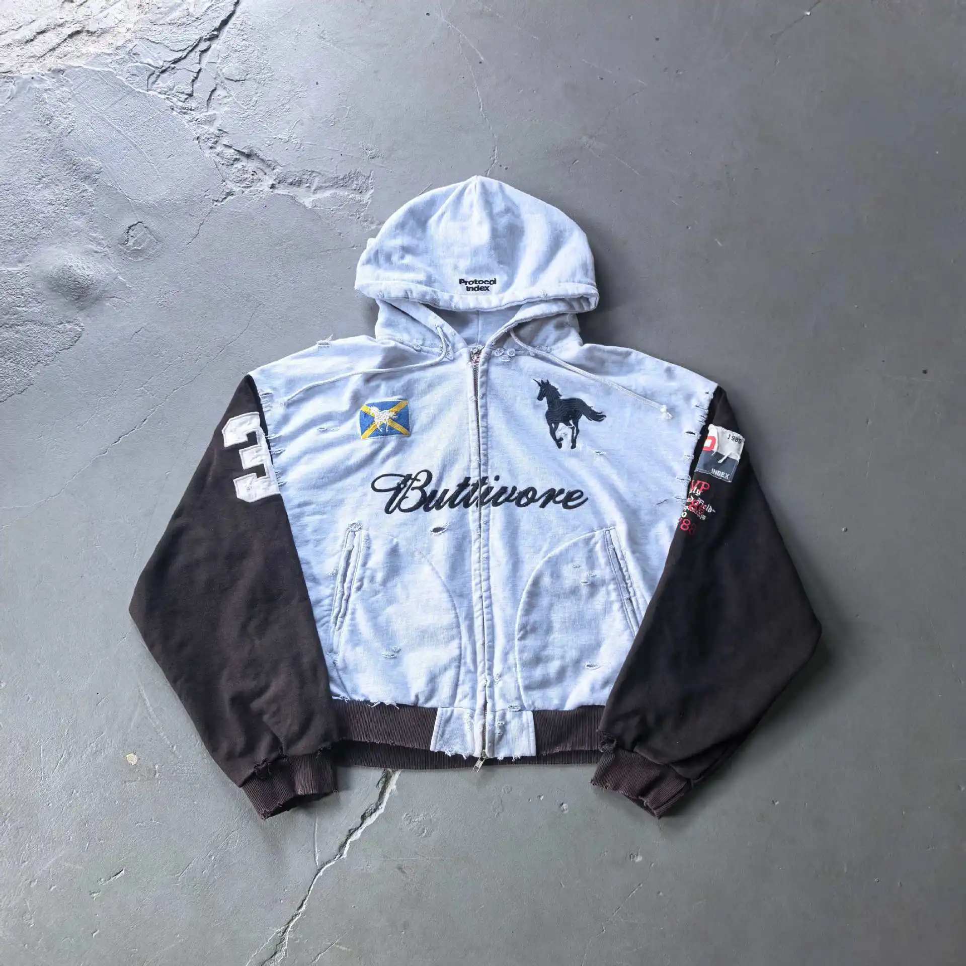 

Grailz Project G/R Protocol Index 2026, потертая двухцветная куртка с капюшоном на молнии и слоганом Warhorse