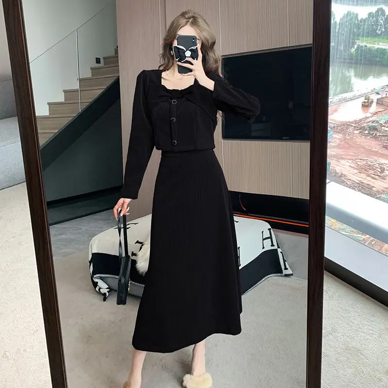 2023 Spring and Autumn Retro Outfits Dress French Hepburn Bow Corduroy Top High Waist Half Skirt Two Piece Set For Women