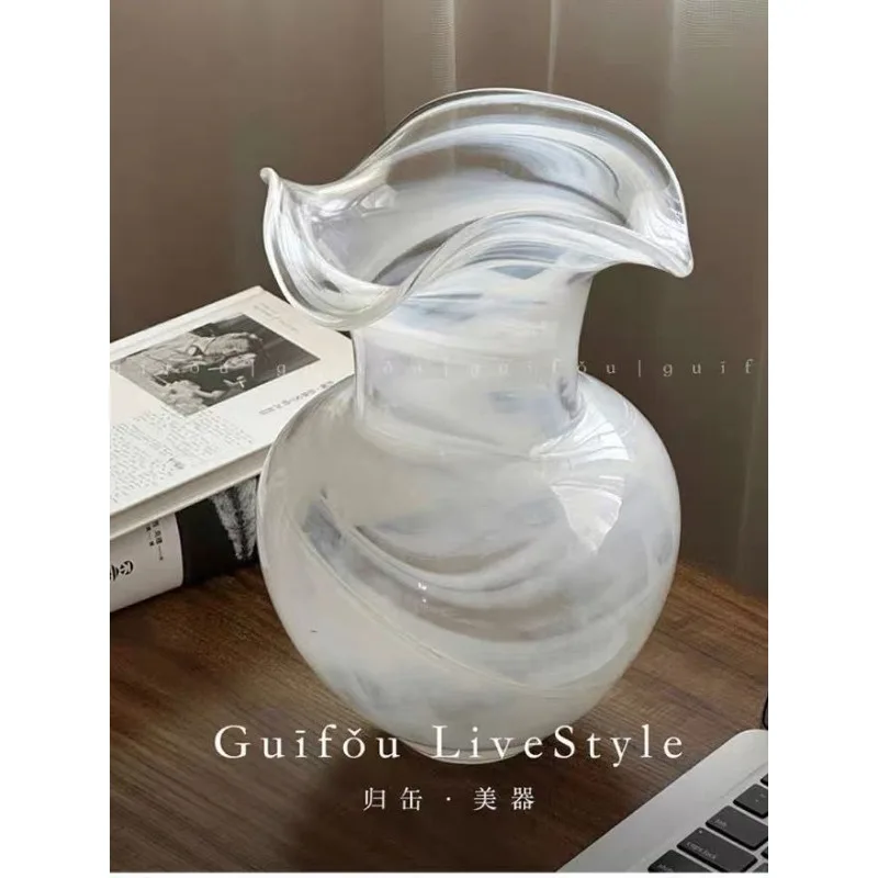 

White Traditional Chinese Aesthetic High-end Small Vase with A Retro and Luxurious Appearance As A Decorative Item Flower Vase