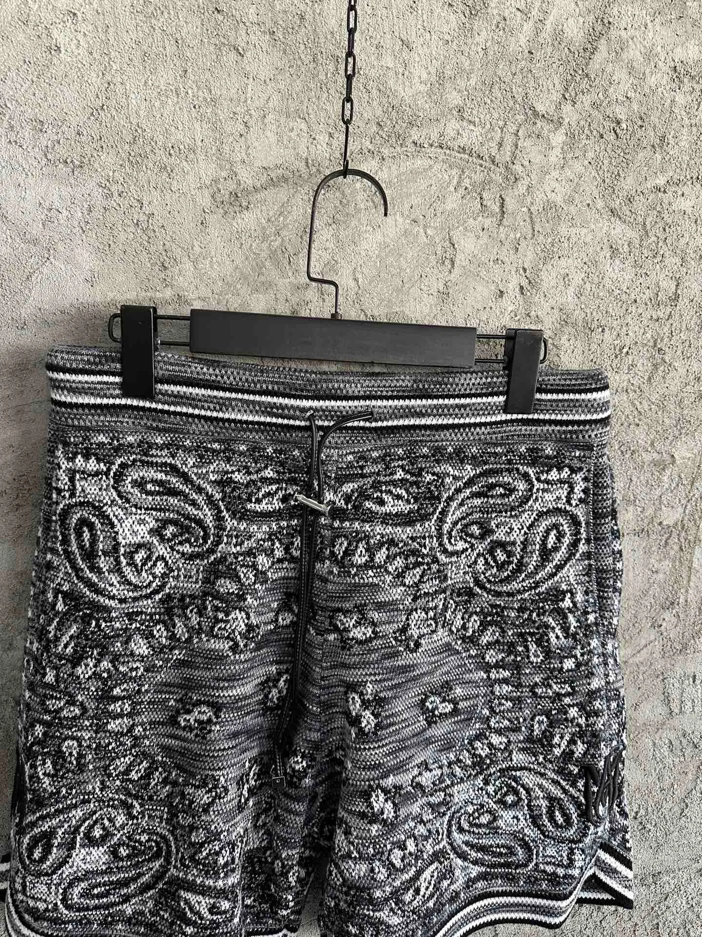 men knit paisley shorts