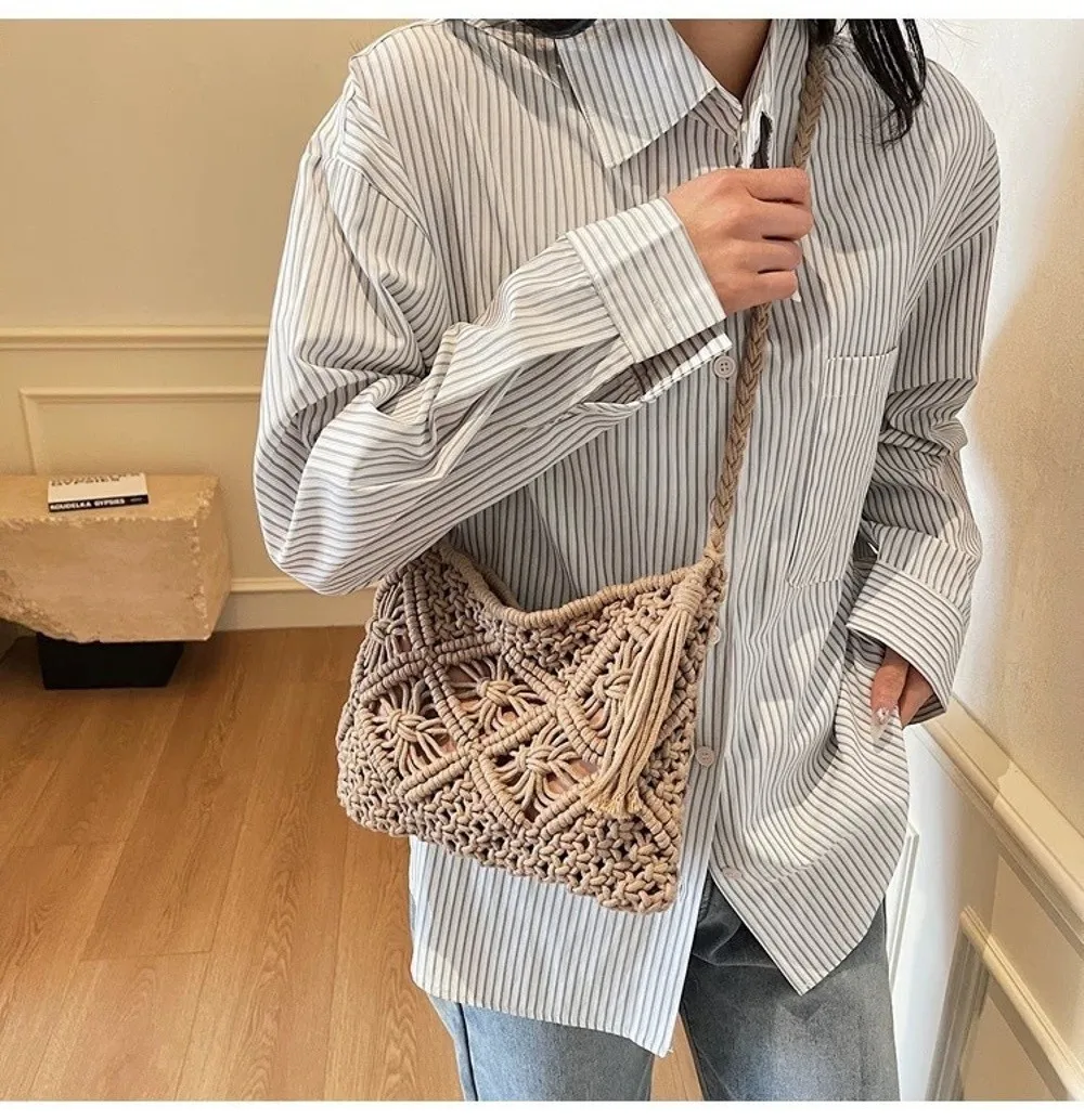 Neue Retro-Style Messenger-Tasche, Ausgehöhlte Rechteckige Schultertasche mit Quaste, Umhängetasche für Reisen – Detail 6