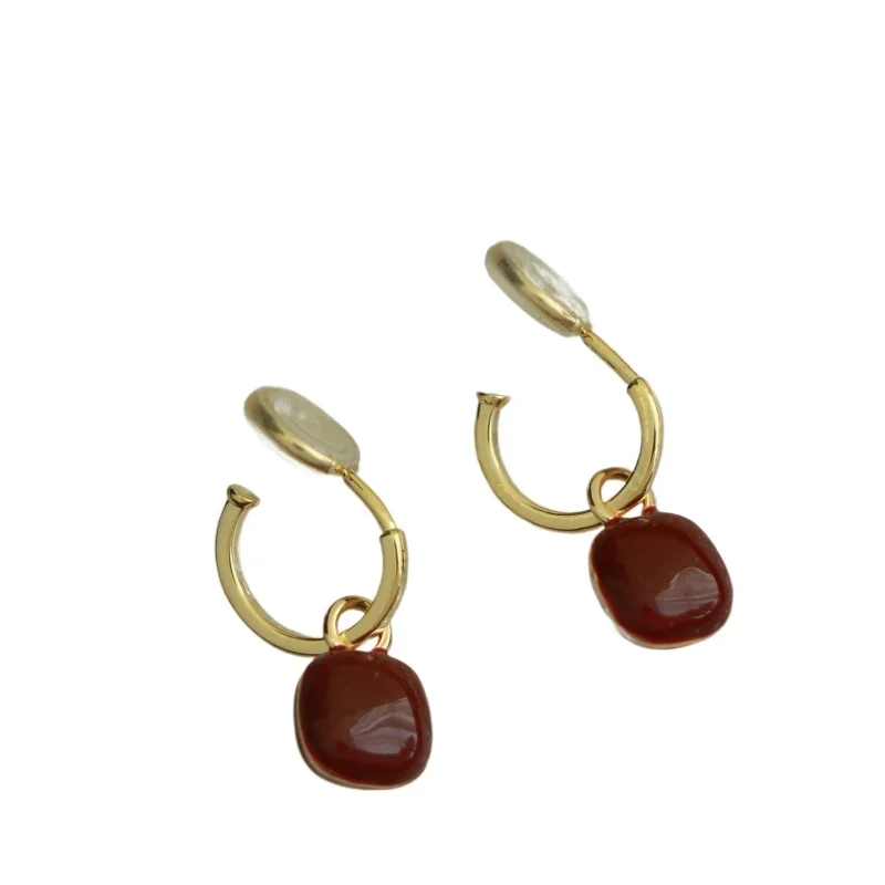 

Red small sugar cube, double-sided enamel glaze ear buckle, no ear holes, mosquito coil disc ear clips, two wear-type versatile