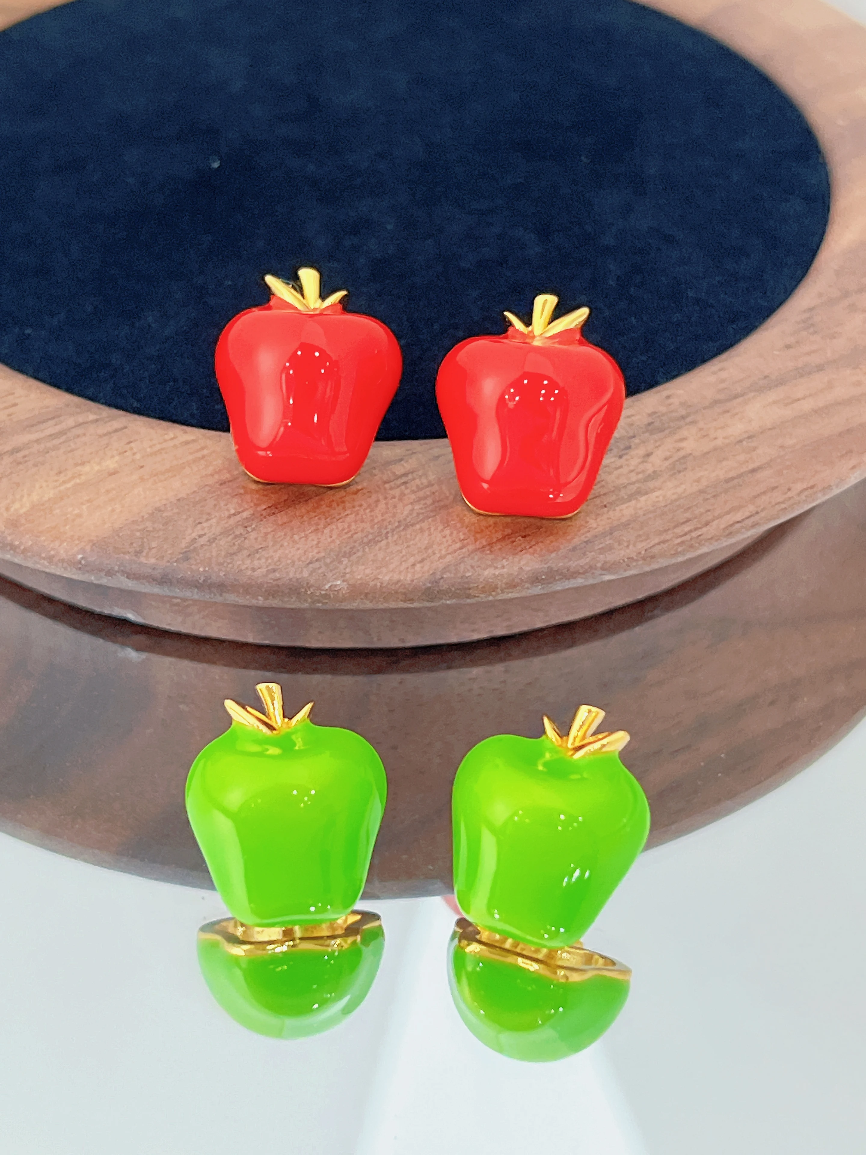 

New design cute apple shape simple earrings red and green enamel models delicate temperament commuting versatile jewelry