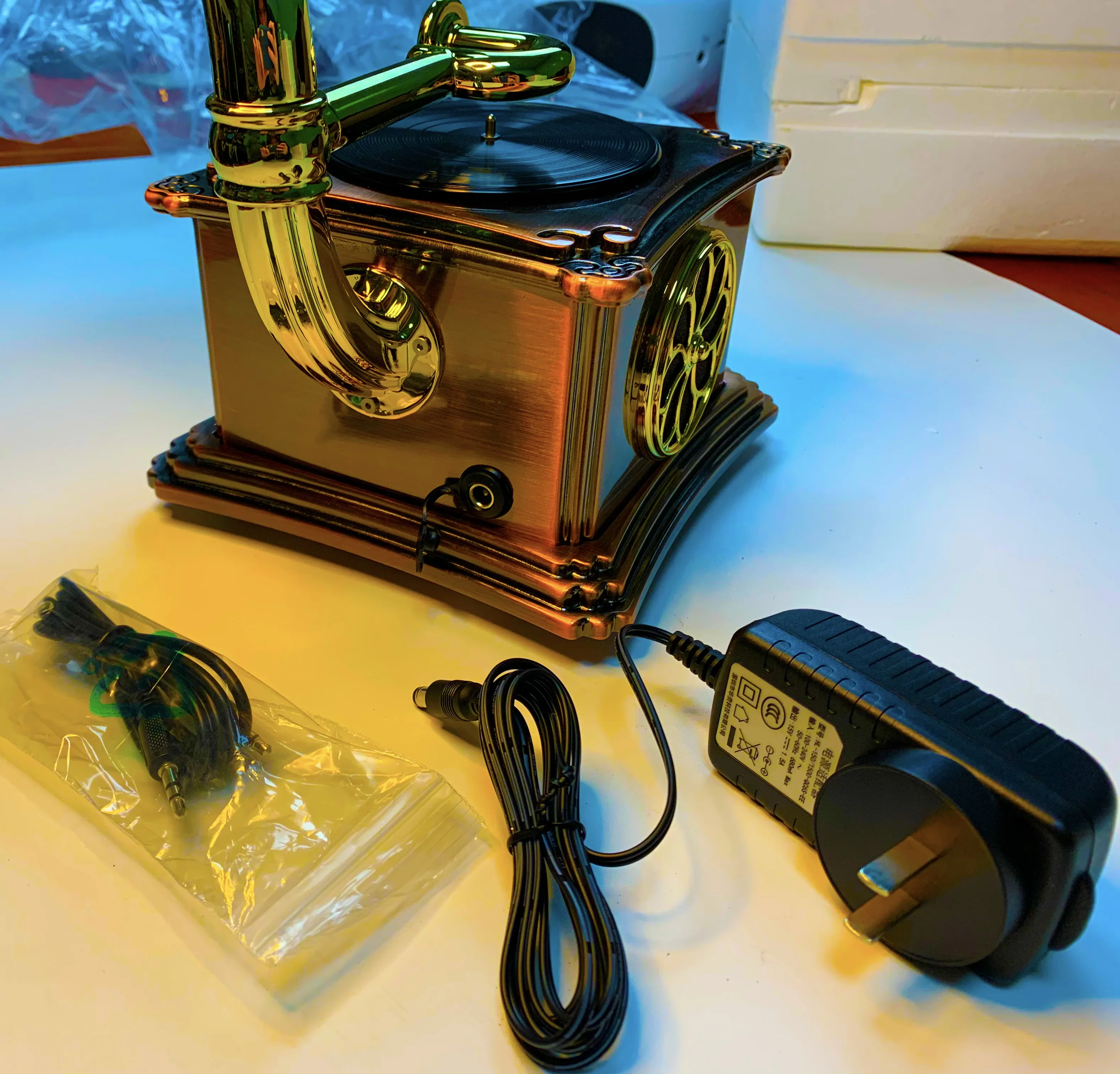 Attraktiver Preis neues Design hochwertige Mesh Mini-Lautsprecher Retro-Computer