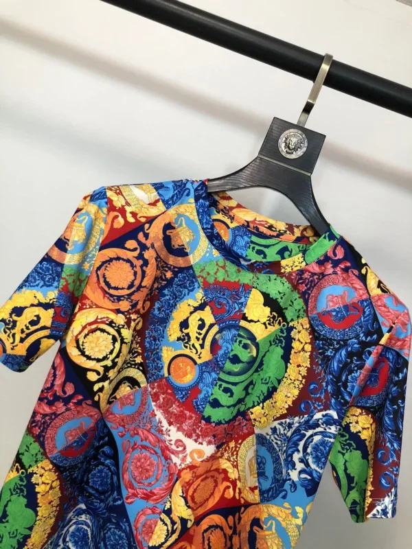 2024 Colorful Floral Print T-shirts Men Clothing Luxury Royal Style Baroque Brand Short Sleeve O Neck Mens Casual Hip Hop Tops