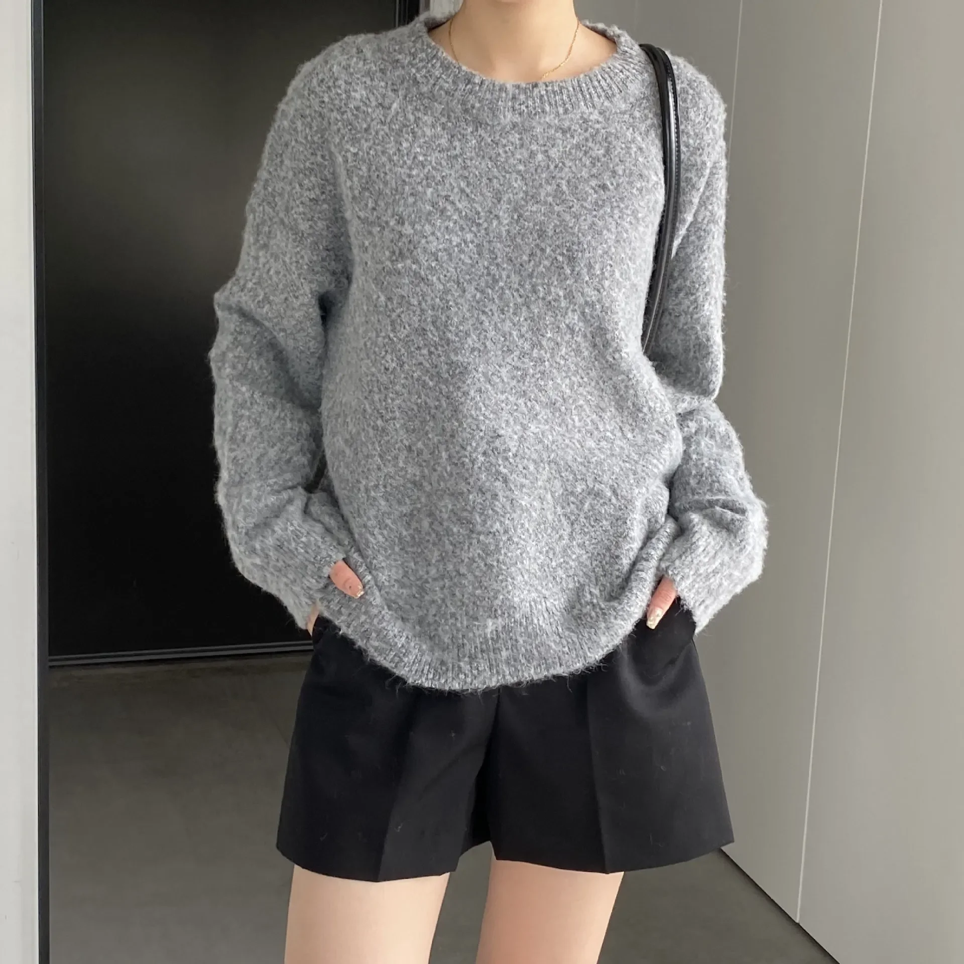 

Autumn and winter women's casual and fashionable round neck long-sleeved solid color warm loose sweater