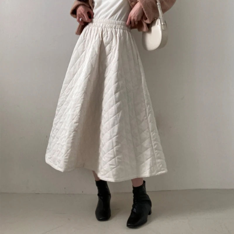 

Юбка А-силуэта средней длины с хлопковыми вставками и стразами, весна 2026, с высокой талией, расклешенная, скрывающая бедра, стройнящая фигуру