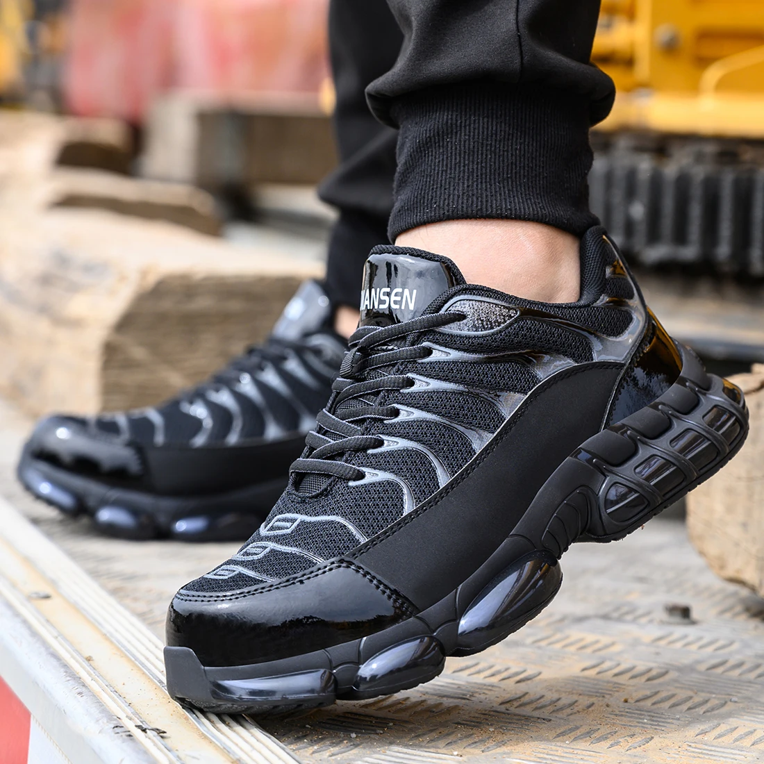 New Men Women Safety Shoes Anti-smash Anti-puncture Work Shoes Breathable Lightweight Work Sneakers Indestructible Shoes Boots