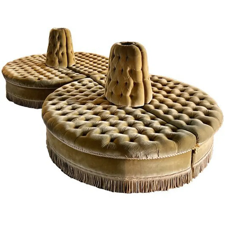 #Vintage Gold Velvet Upholstered Circular Banquete Sofa Fringe Button Tufted Round Conversation Tassel Couches Luxury for Weddin