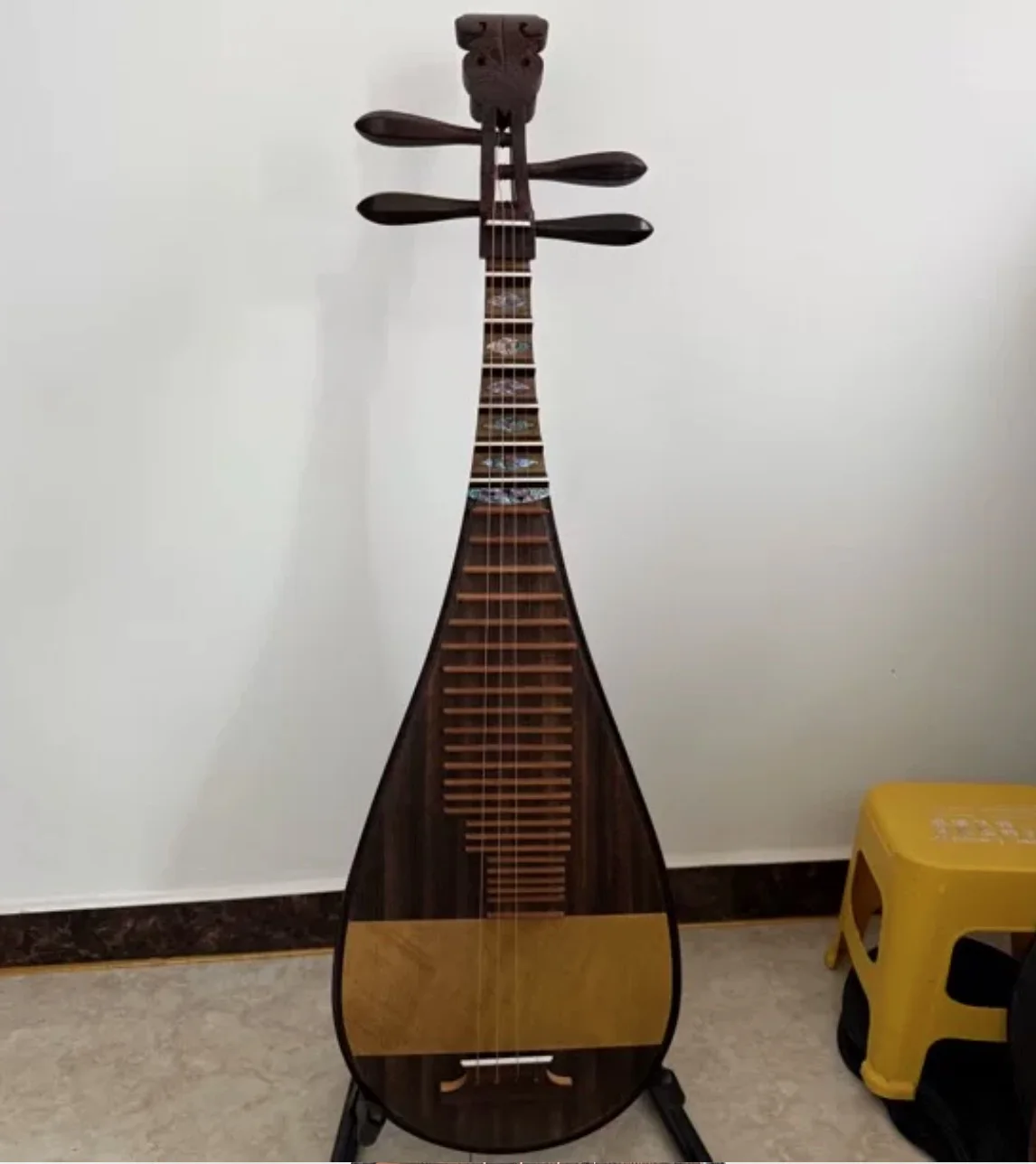 Antique Style Chicken Wing Wood Pipa Chinese Traditional Lute String Musical Instrument