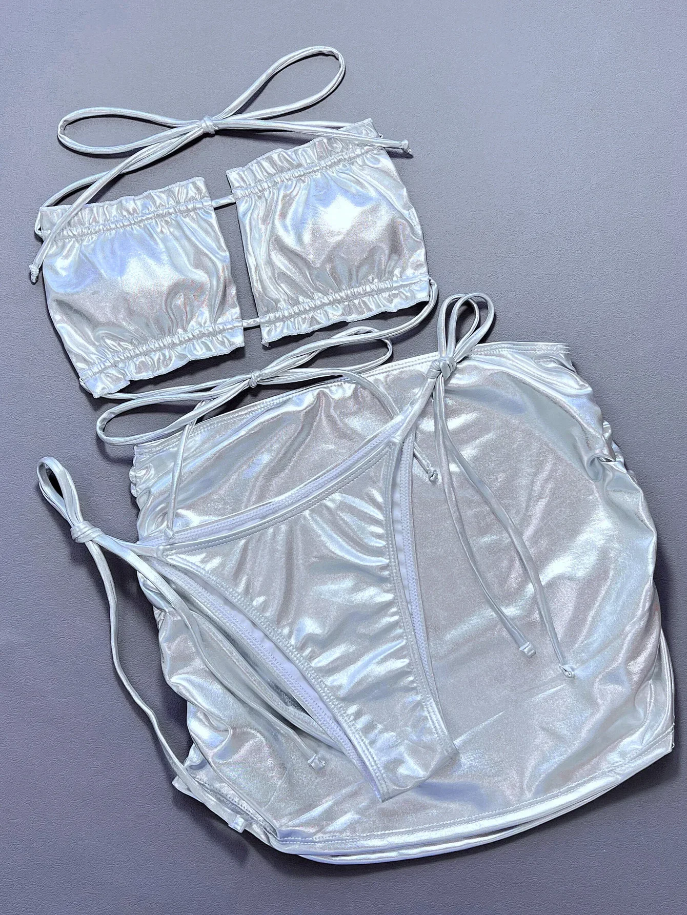 

Sexy Metallic Silver Bandeau Ruffles Bikinis Sets Three Pieces with Mini Skirt Bathing Suit Beach Wear Women Thong Tie Swimsuits