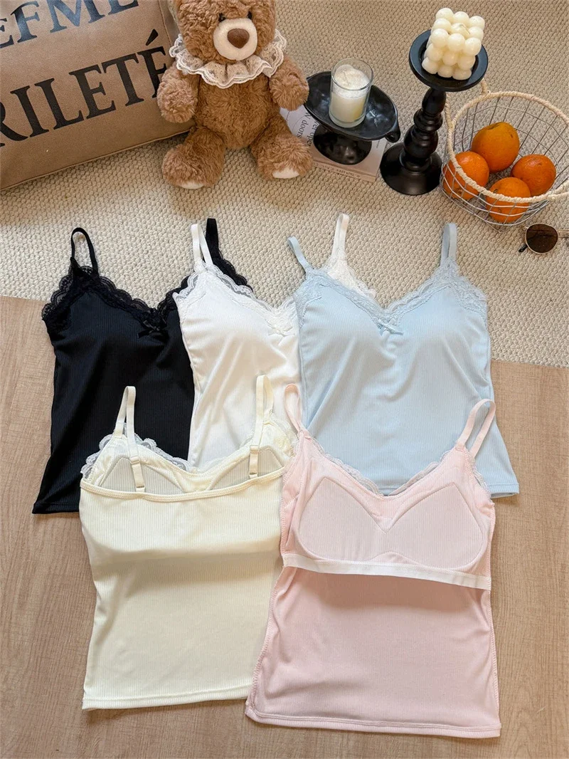 Spaghetti-Träger-Camisole 2026 Sommer Spitze Geripptes Damen-Tanktop mit integrierten BH-Pads, schmal geschnittenes Crop-Top für Innen- und Außenbekleidung – Detail 7