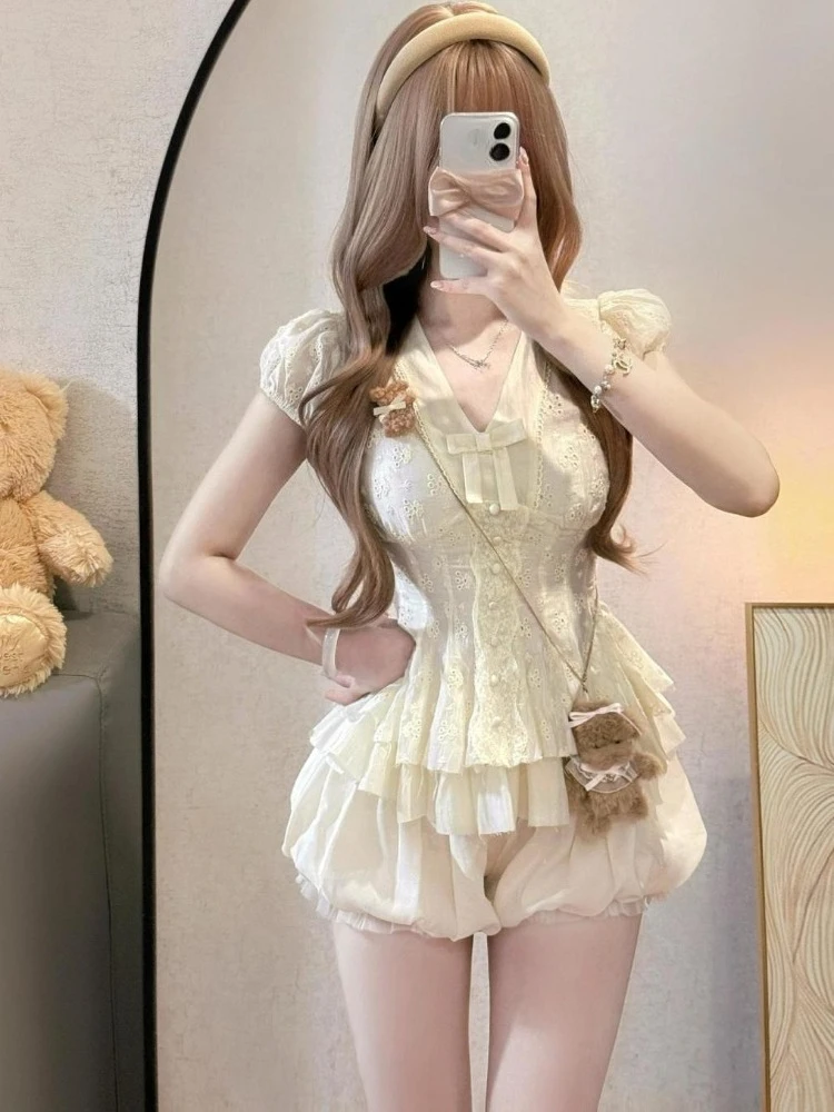 

Корейский модный милый комплект из двух предметов: блузка без рукавов с рюшами + многослойные шорты с высокой талией, милый костюм в стиле Лолита, 2026