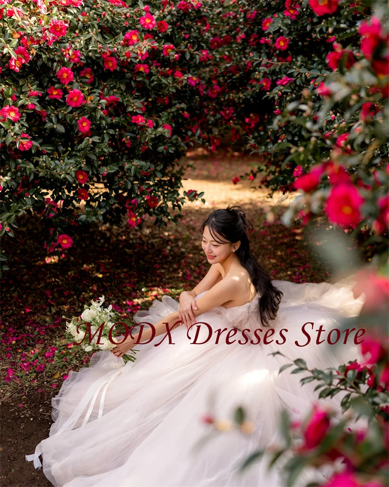 MODX プリンセスソフトチュール A ラインのウェディングドレス写真撮影ストラップレスフロアレングスブライダルドレスコルセットバック 웨딩드레스カスタマイズ