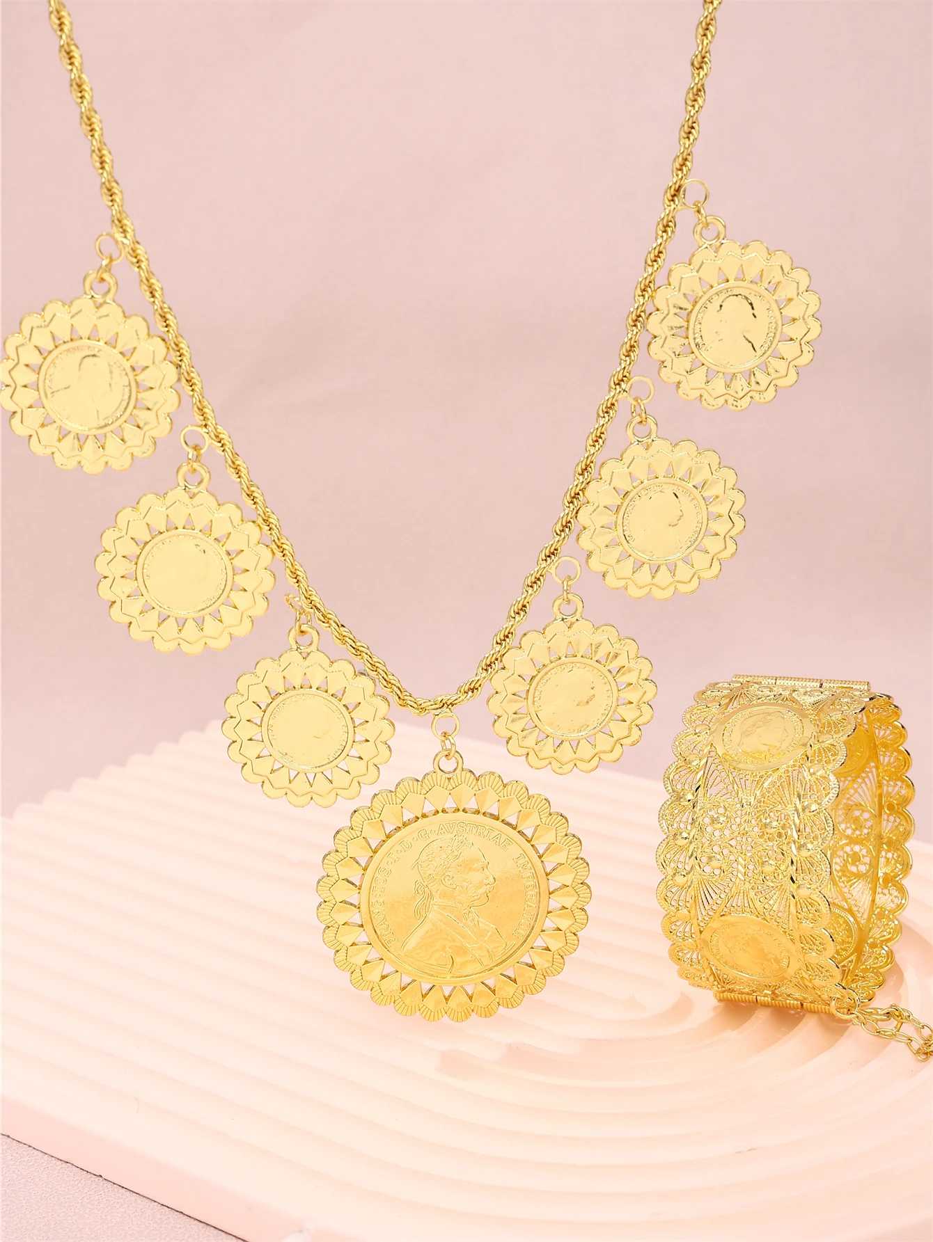 

French Fashion Round Pendant Necklace Napoleon Portrait Openable Bracelet Wedding Banquet Festival Party Wearing Accessories Set