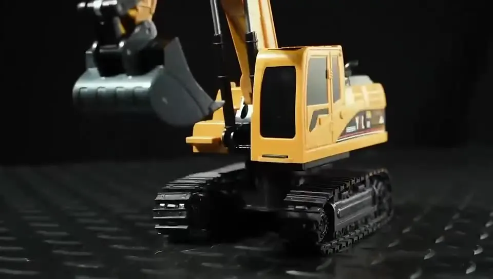 

2.4GHz 6-Channel Remote Control Excavator - Crawler with All-Terrain Tracks and 360° Rotation, Perfect for Engaging Boys' Cons