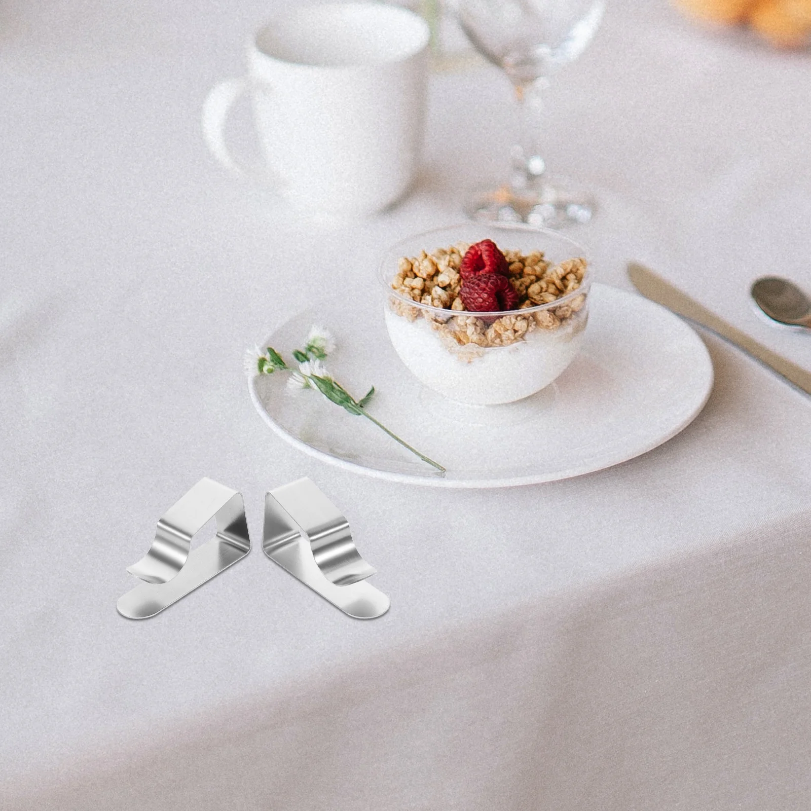 

8Pcs Trapezoid Tablecloth Holders Stainless Steel One-Piece Table Cloth Clamps for Picnics Parties Outdoor Gatherings Non-Slip