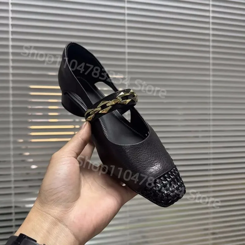 รองเท้าส้นตึกแบบรัดส้นสำหรับผู้หญิง รุ่นซัมเมอร์ หัวเหลี่ยม ปากตื้น ระบายอากาศดี แฟชั่นทอโซ่โลหะ สายรัดเดียว