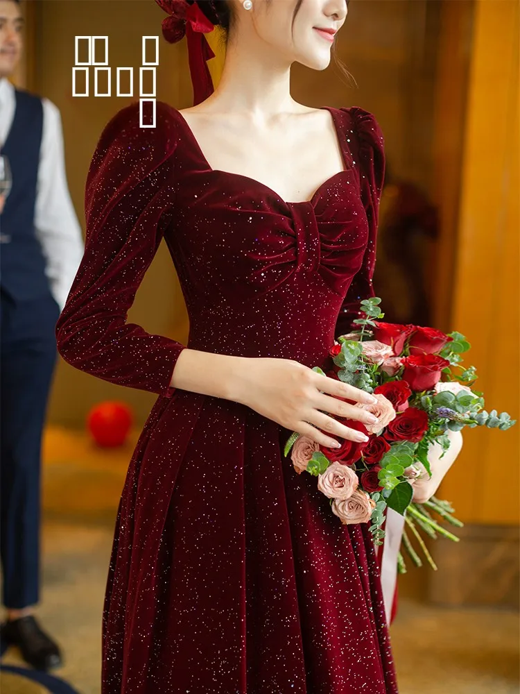 

Новинка 2026 года: Осенне-зимний бархатный красный костюм-драпео с высокой талией для свадеб, торжественных мероприятий и встреч.