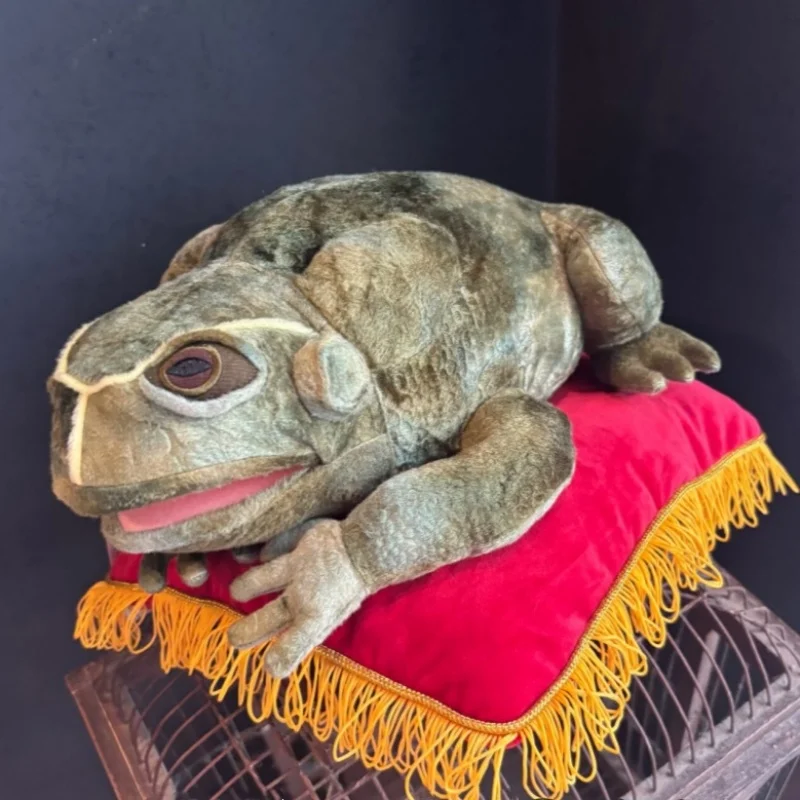 Universal Beijing Resort Frog Choir Toad Hand Puppet Plush Toy for Interactive Games and as a Souvenir