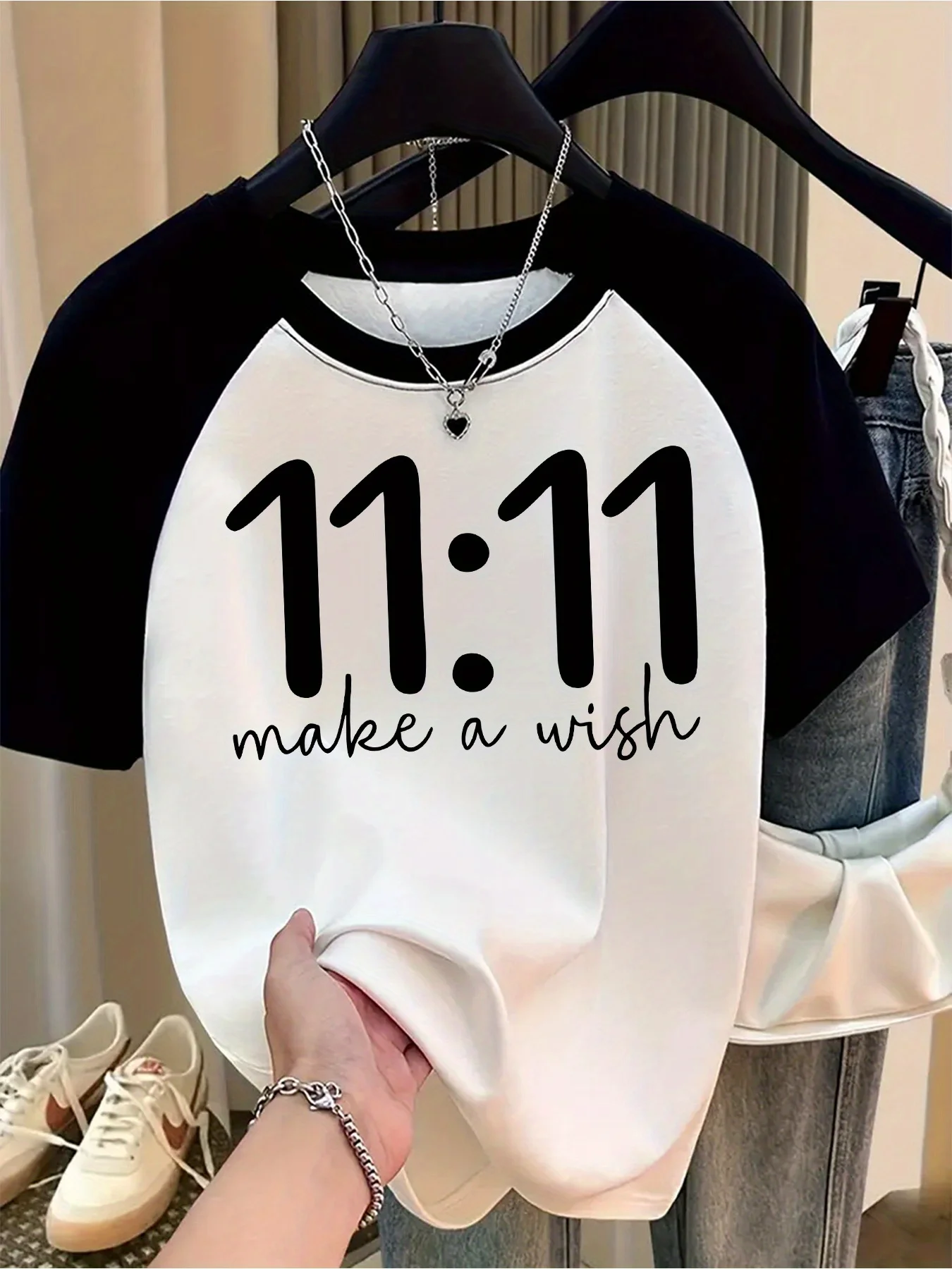 Color-Blocked Black and Women's Fashion T-Shirt Featuring A Printed Design and A Round Neck Short Sleeve T Shirt Clothes Female