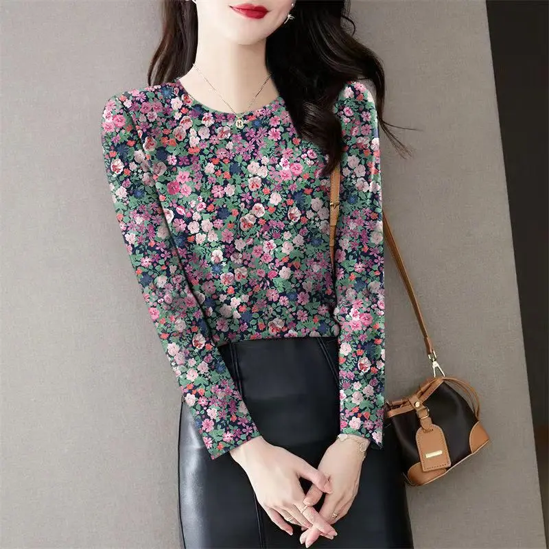 New T-shirt Women\'s Autumn Winter Long Sleeved Contrast Color Broken Flowers Retro Crew Neck Bottom Fashion Pullover Tops