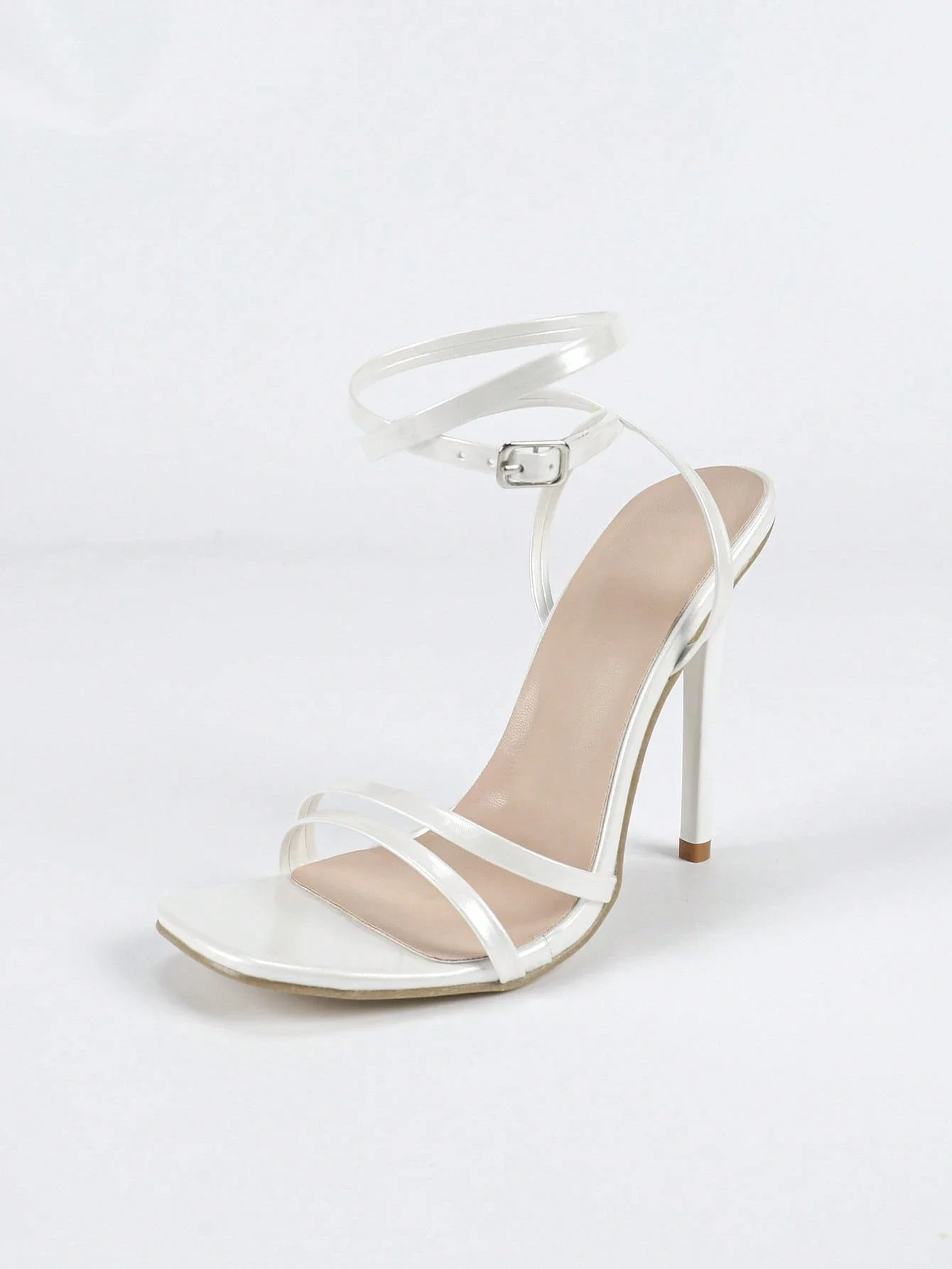 Tacones de aguja blancos de 11.2 cm con punta cuadrada y tiras, sandalias minimalistas con punta abierta y hebilla en el tobillo para fiestas de verano