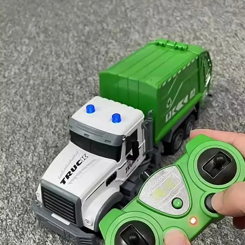 Giocattolo per camion della spazzatura RC per bambini con luci Scala 1:32 Auto radiocomandata Veicolo igienico-sanitari Auto per il riciclaggio Apprendimento precoce Giocattoli per ragazzi