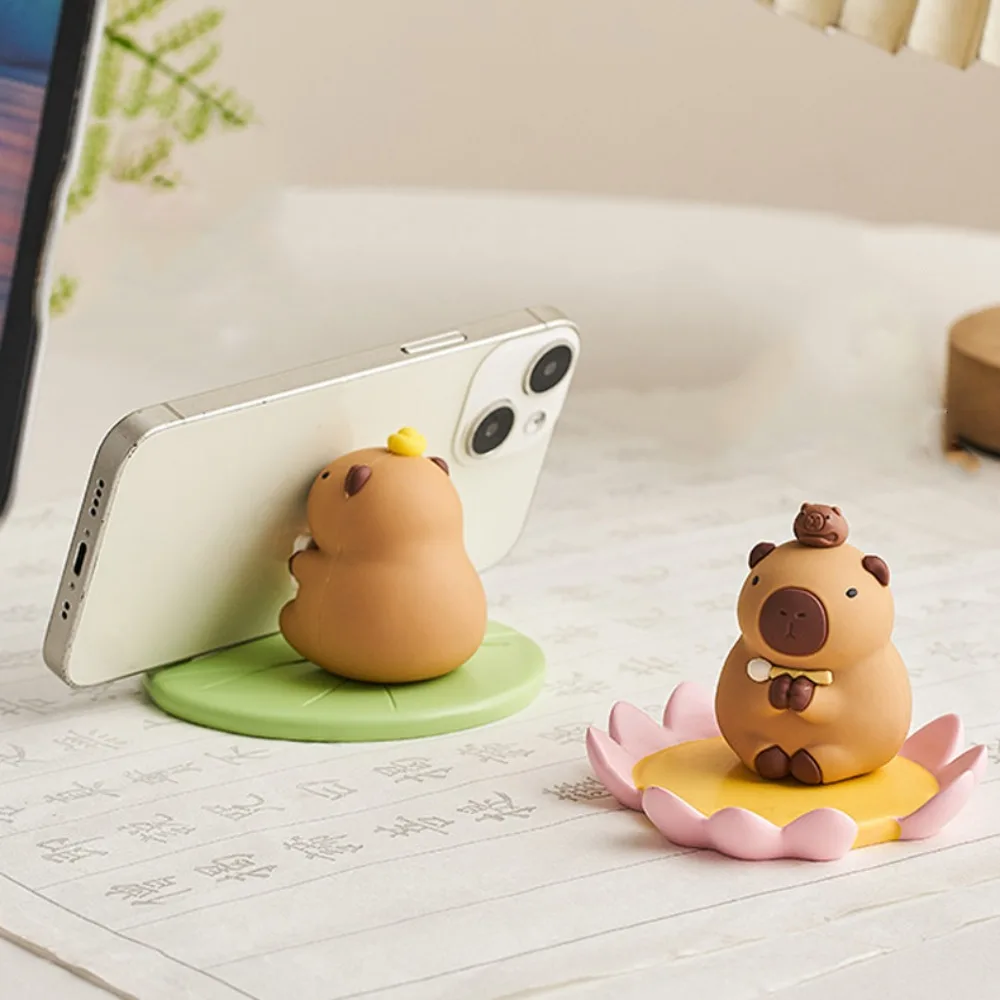 Phone Holder Resin Capybara Ornament Lotus Flower Desk Decor Capybara Model Toy Cute Cartoon Animal Figurines Decorative Gifts