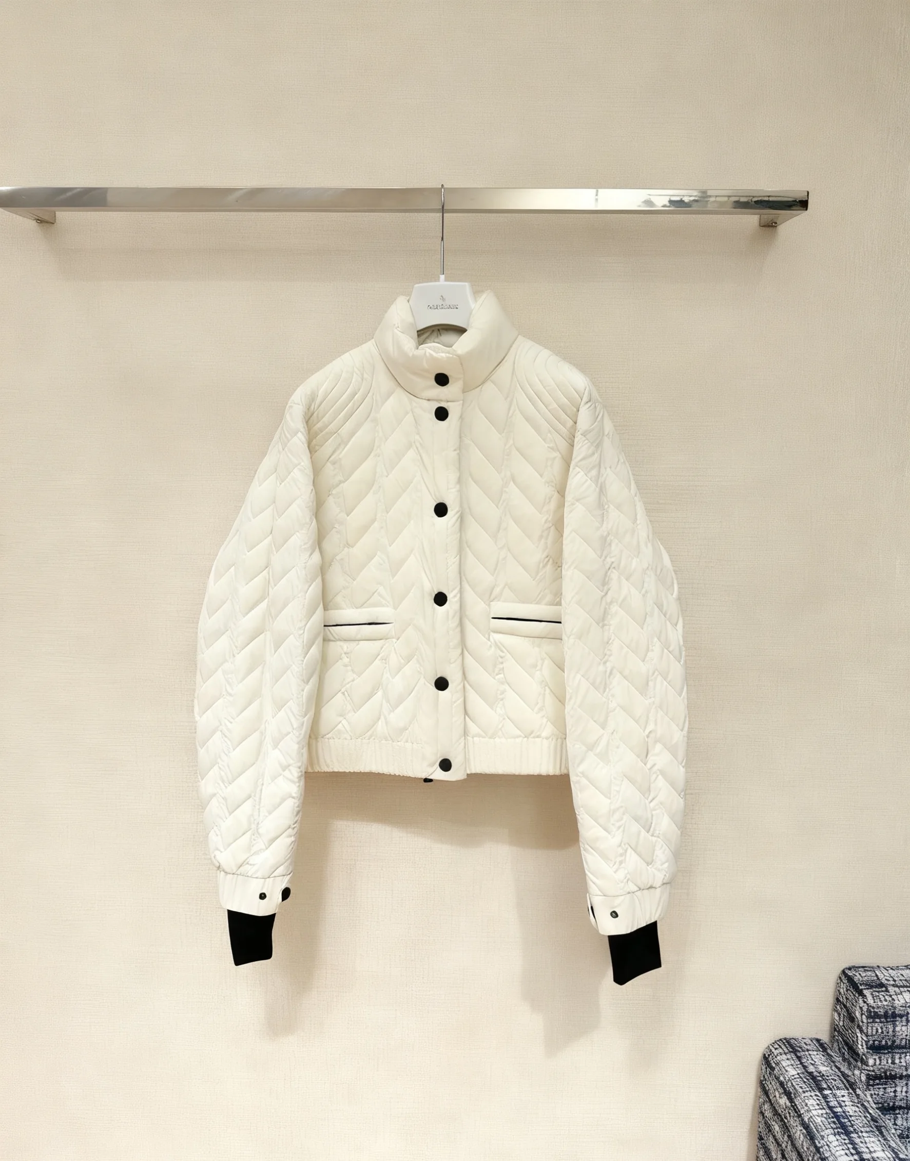 

2025 Winter Women's Stand Collar Quilted Puffer Jacket Contrast Button Short Coat Fashion Casual Warm Outwear