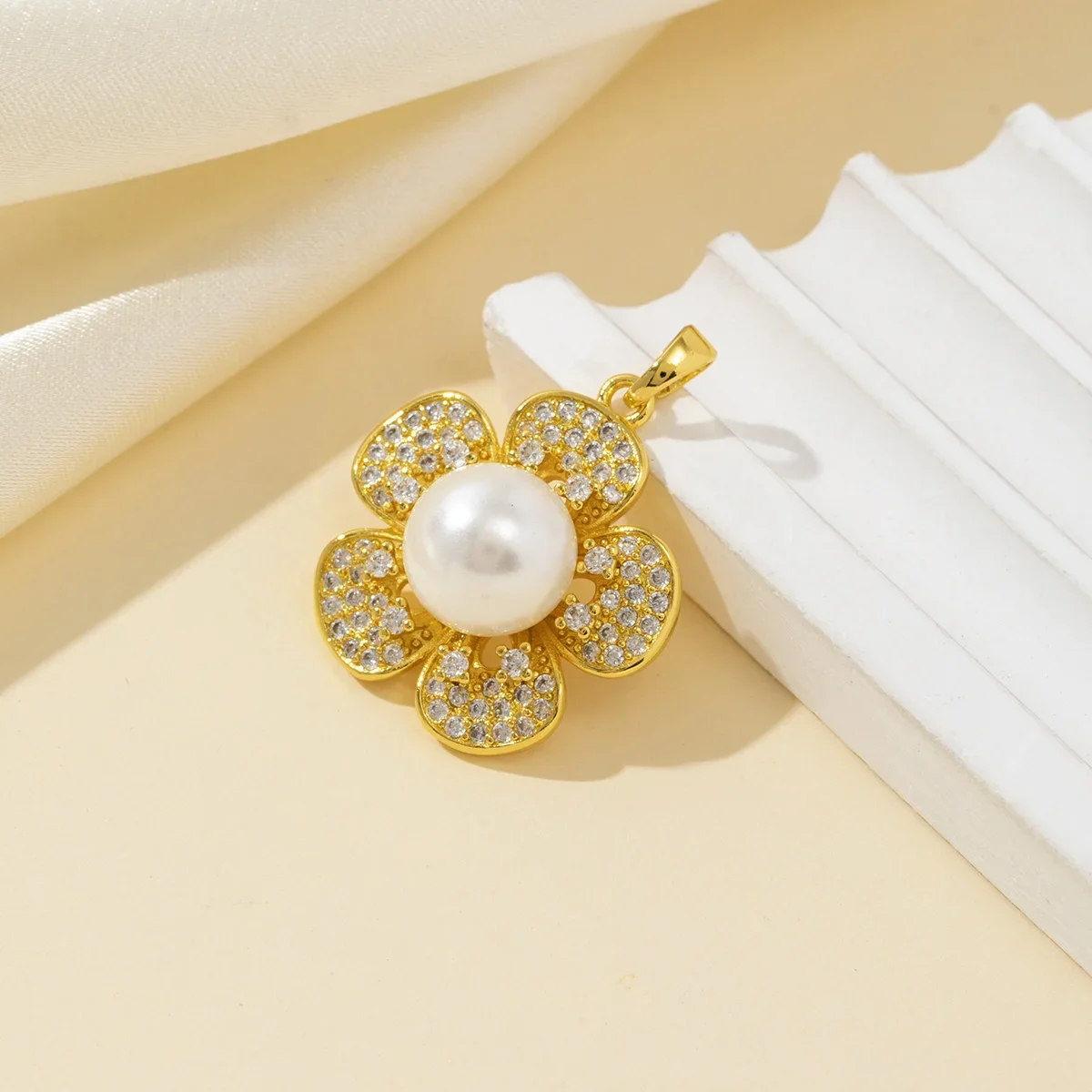 

Natural Original Big Round Pearl Pendants Gold Plated Flower Shape Charms for Jewelry DIY Women Necklace Earrings Gifts
