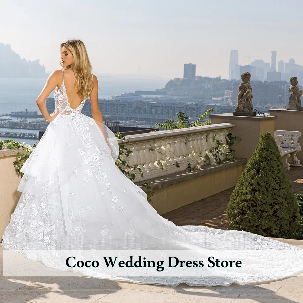 ชุดแต่งงานแบบมีสายคล้องไหล่ ปักลายดอกไม้ประดับคริสตัลและเลื่อมวิบวับ ดีไซน์เปิดหลังแบบ Illusion Vestido de novia