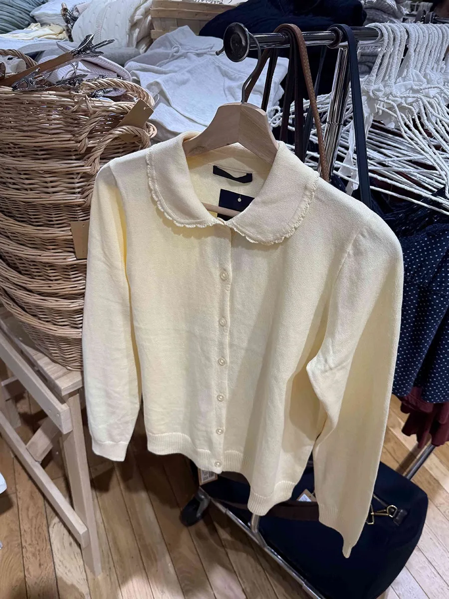 Buttergelber Cardigan-Pullover mit Spitzenbesatz für Damen, Peter-Pan-Kragen, Knopfleiste, langärmelig, Baumwolle, Preppy-Stil, süße Strickpullover