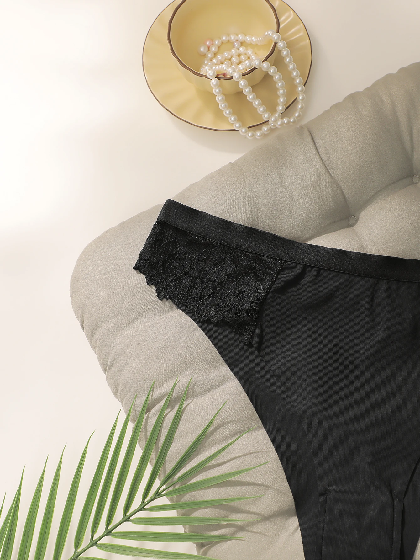Large Size traceless Black Women high waist Underwear With Sexy plus size Lace Suitable For Full Figured Plus Women To Wear 2516