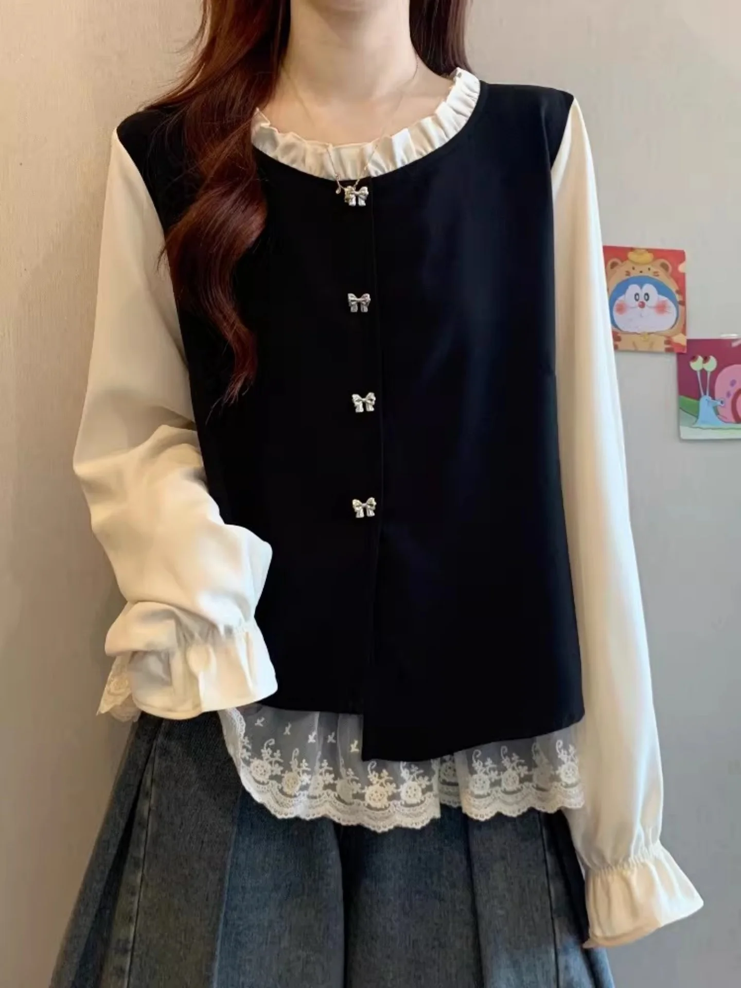 

Модная женская блузка с расклешенными рукавами в корейском стиле, с круглым вырезом, на пуговицах, повседневная, с длинными рукавами, больших размеров, весна 2026