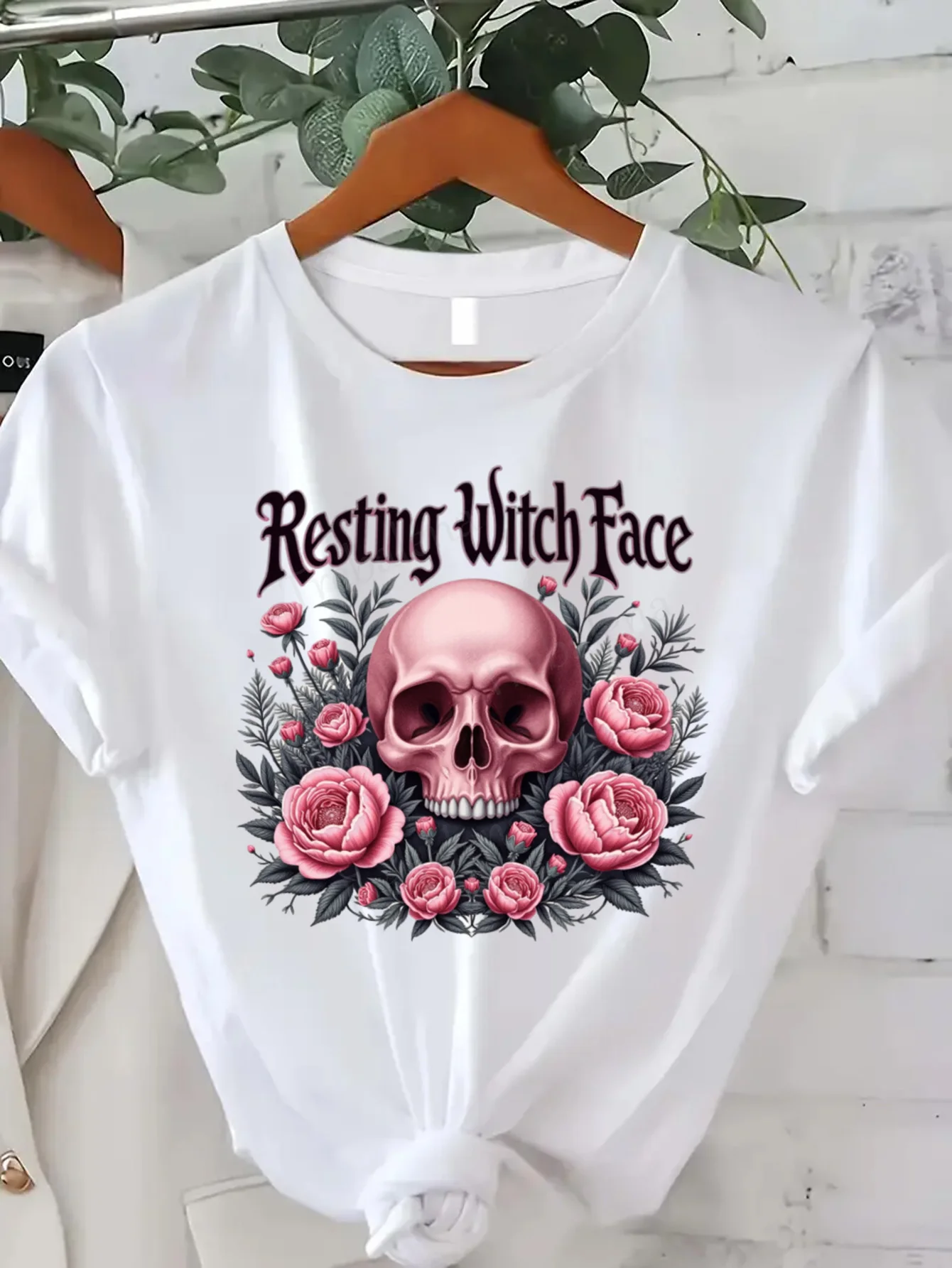 Round Neck T-shirt Resting Witch Face Skull Rose T-Shirt Women's Plus Size Gothic Fashion Short Sleeve Tee Fashion Casual Top
