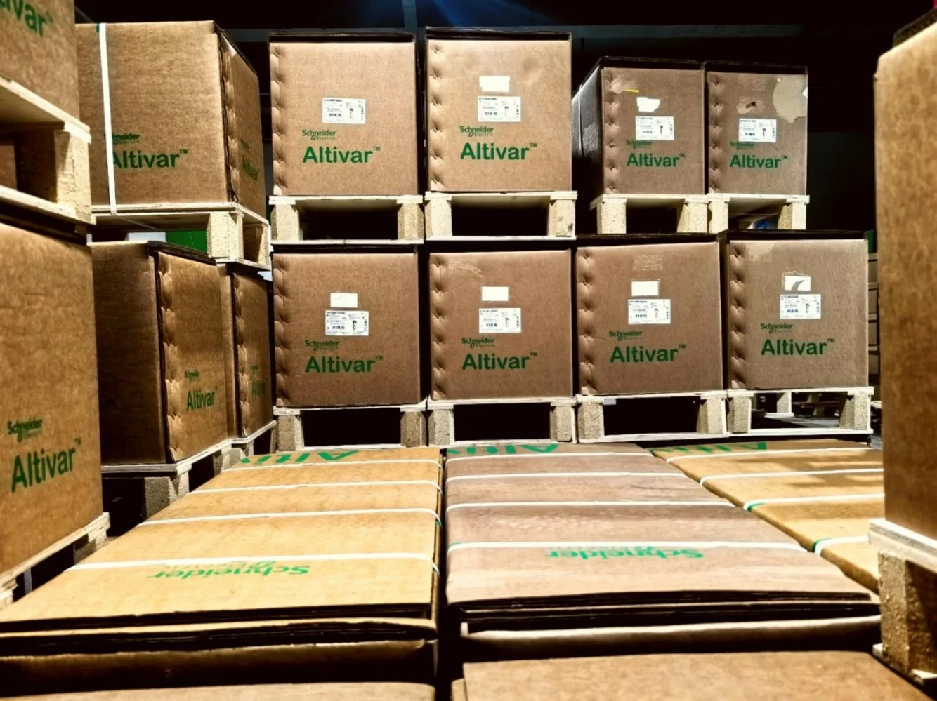 ATV340D15N4 ATV340D18N4 ATV340D22N4 ATV340U07N4E ATV340U15N4E ATV340U22N4E ATV340U30N4E ATV340 سلسلة محول التردد