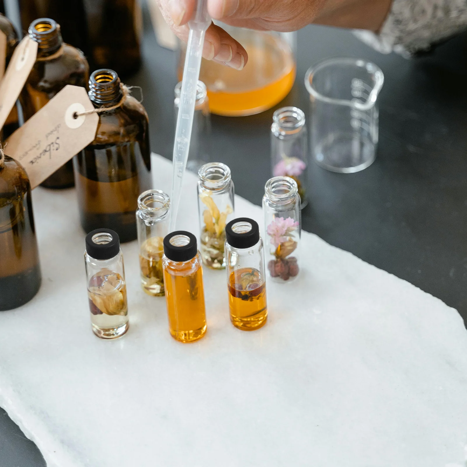 100 قطعة أغطية زجاجات الزيت العطري مادة PP سوداء 28 مللي متر برغي الموضوع مكافحة زلة المشارب سهلة التركيب المنزل سبا مكتب الروائح #6