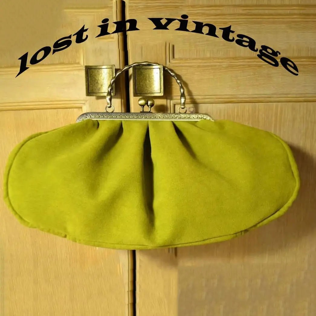 

LOST IN VINTAGE Velvet Soild Fabric Clutch Kiss-lock Purse Metal Frame Meatls Handle Bulky 36x18x12cm Puffy Bags