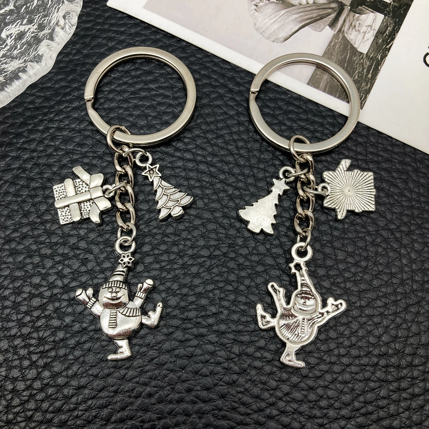 عيد الميلاد المفاتيح، جديد 1 قطعة العتيقة الفضة لطيف الكرتون جرس الرنة ندفة الثلج المينا المفاتيح حلية. #6