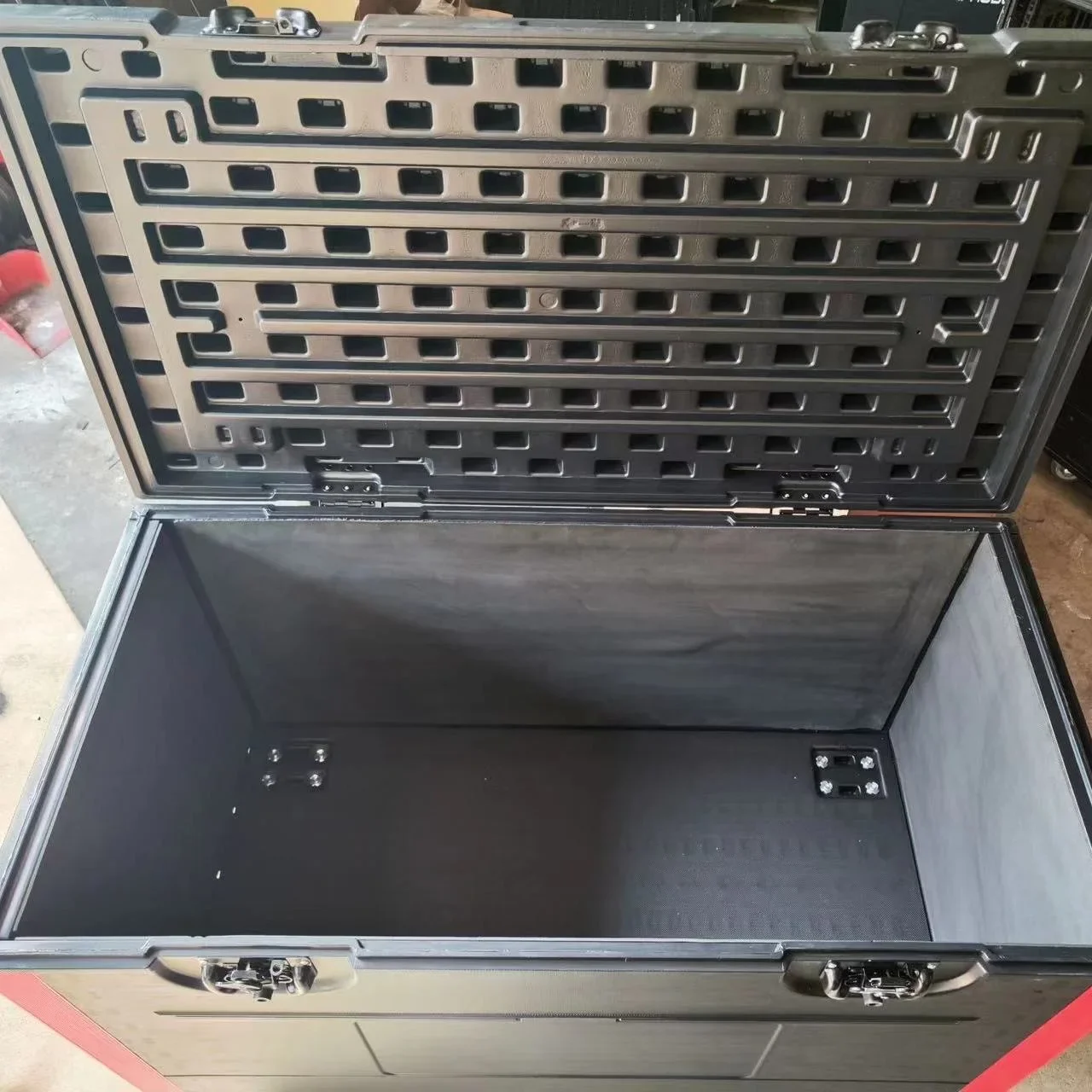 Customizable PE Plastic Black Cable Protective Flight Case Shipping Cabinet Trunk with OEM and ODM Support