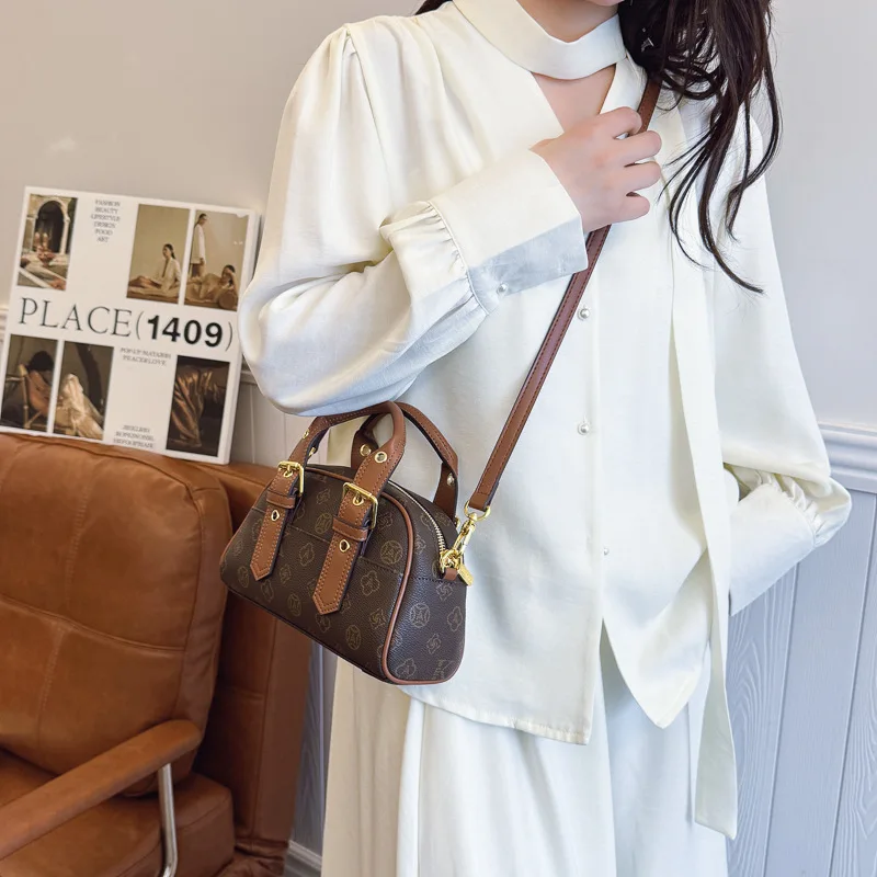 حقيبة وسادة عصرية - محفظة كروس ناعمة وواسعة، خفيفة الوزن وأنيقة، مثالية للعمل والتسوق والسفر، أزياء نسائية