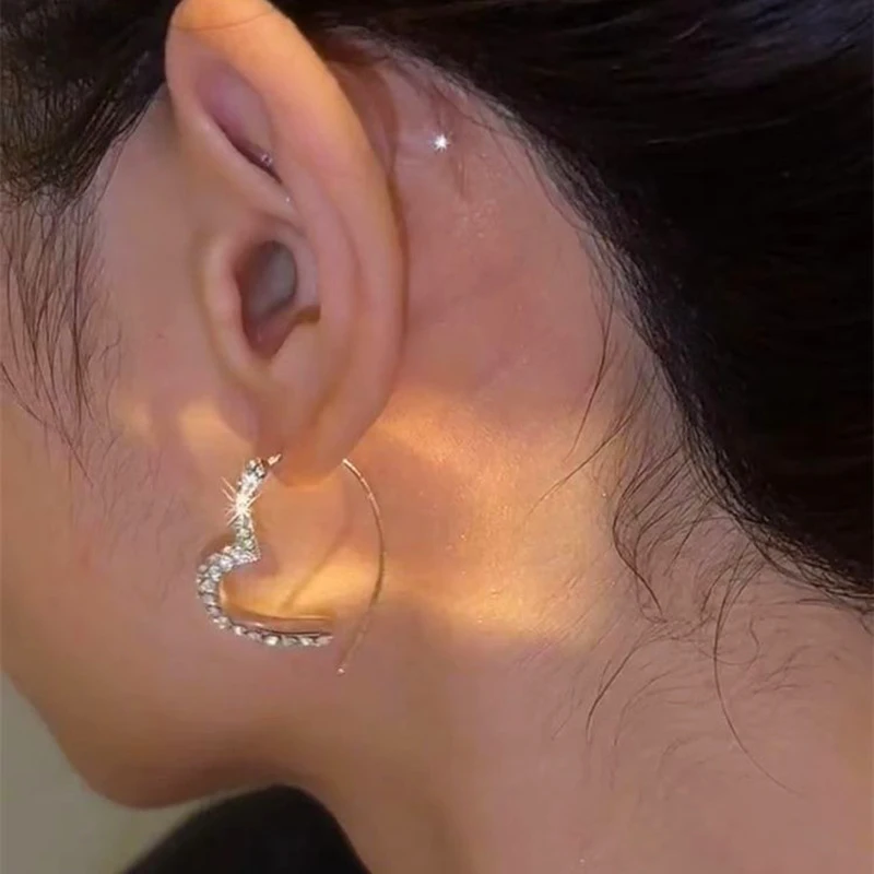 New Fashion Trend Silver Color Metal Rhinestone Heart shaped Earrings for Women Simple Temperament Girls Party Premium Jewelry
